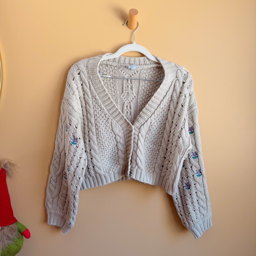 Sky & Sparrow Cropped Cable Knit Cardigan Floral Stitch Balloon Sleeve M
